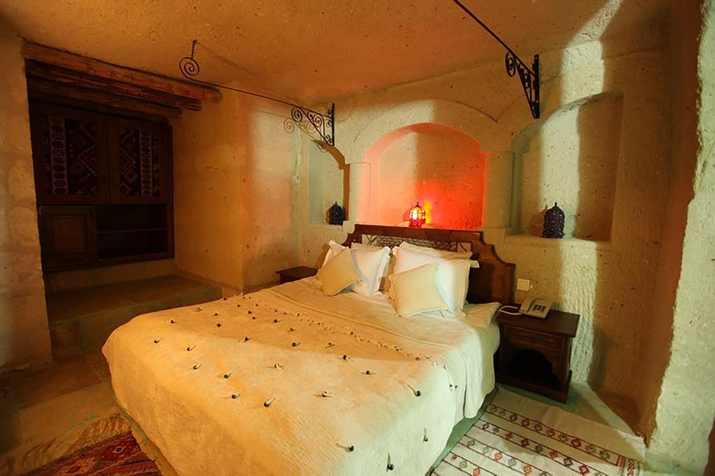 Blue Valley Cave Hotel Юргюп Екстериор снимка