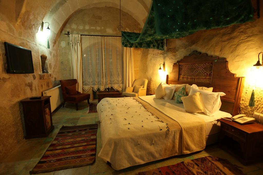 Blue Valley Cave Hotel Юргюп Екстериор снимка
