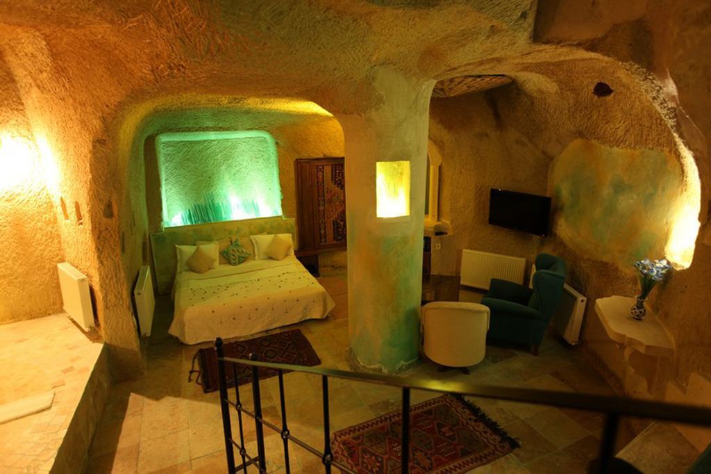 Blue Valley Cave Hotel Юргюп Екстериор снимка