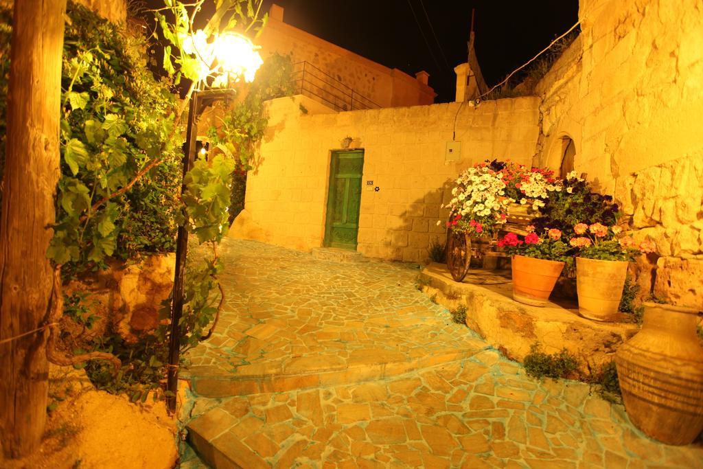 Blue Valley Cave Hotel Юргюп Екстериор снимка