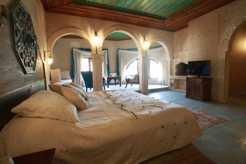 Blue Valley Cave Hotel Юргюп Екстериор снимка