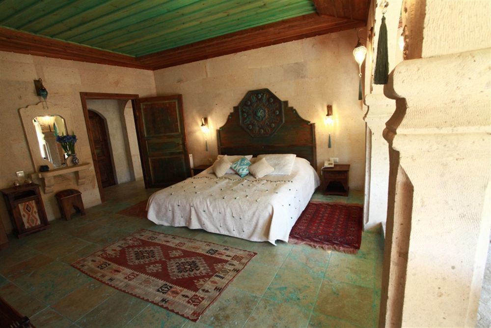 Blue Valley Cave Hotel Юргюп Екстериор снимка