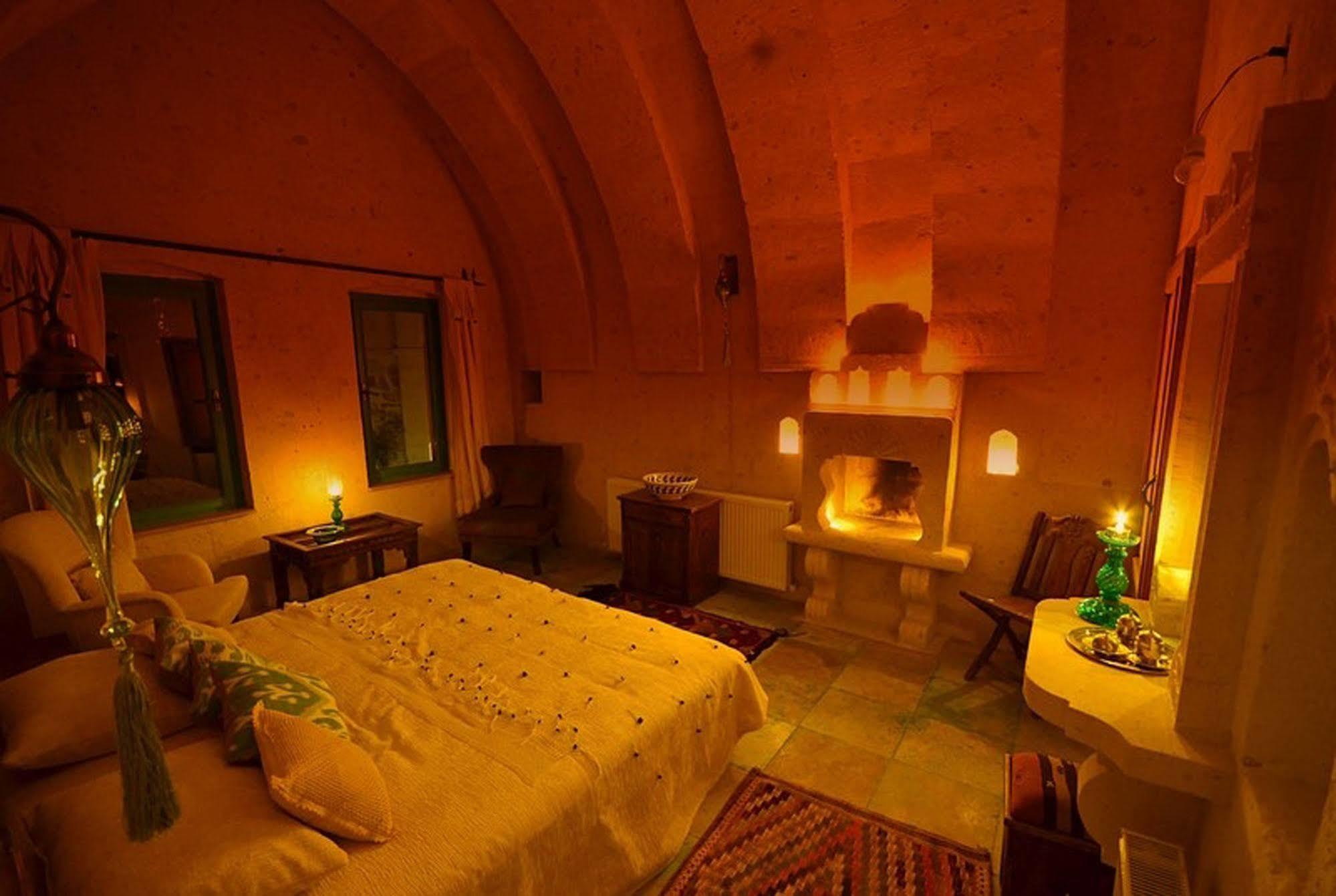 Blue Valley Cave Hotel Юргюп Екстериор снимка