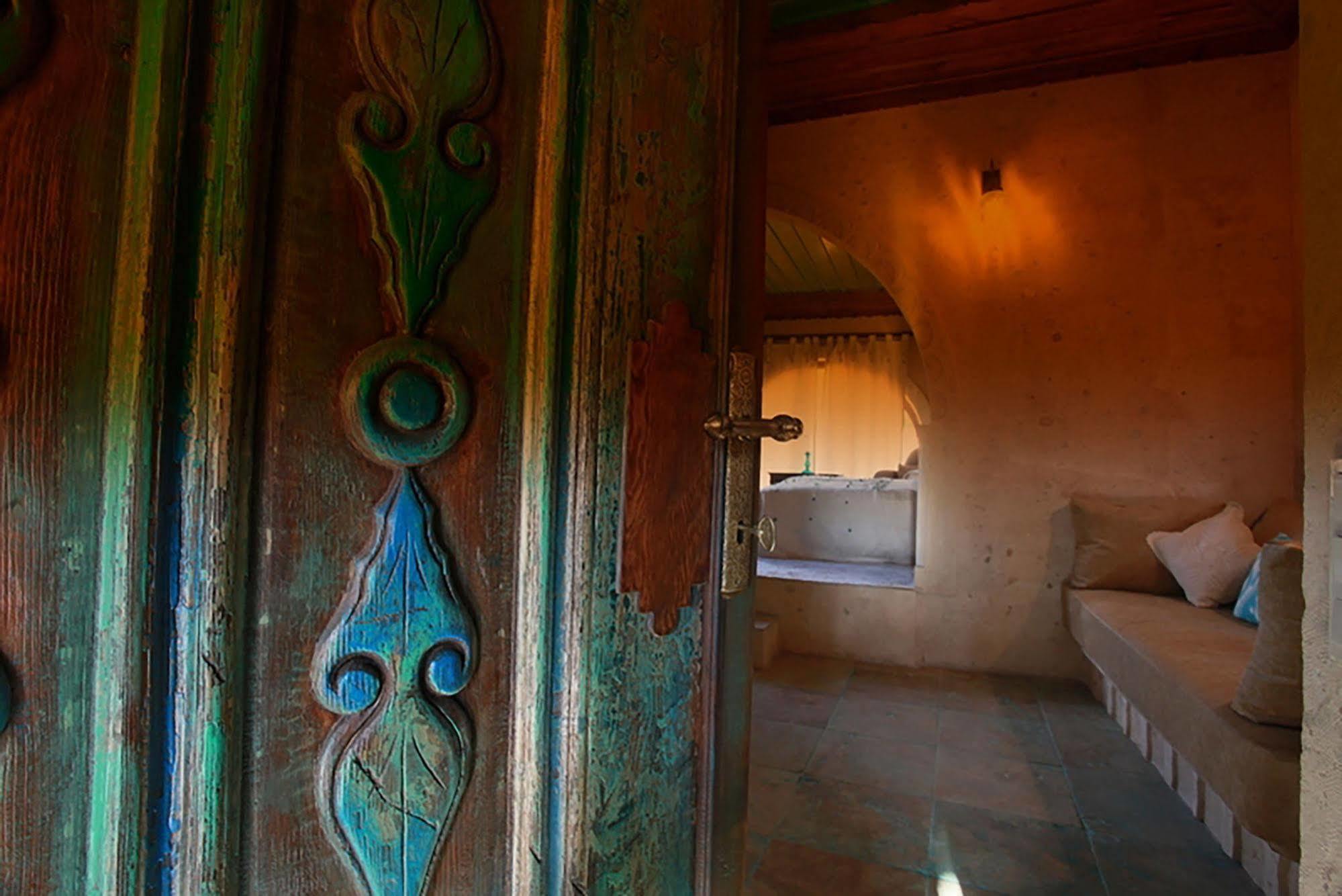 Blue Valley Cave Hotel Юргюп Екстериор снимка