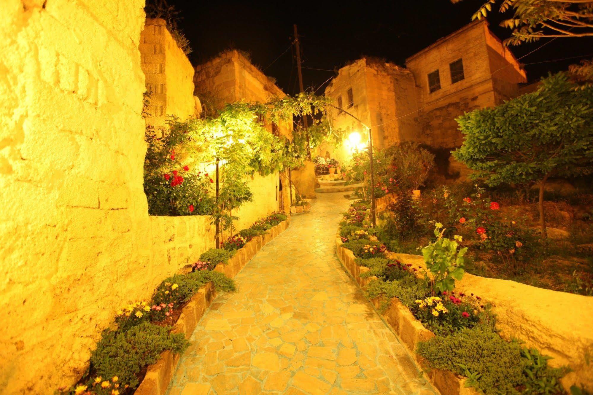 Blue Valley Cave Hotel Юргюп Екстериор снимка