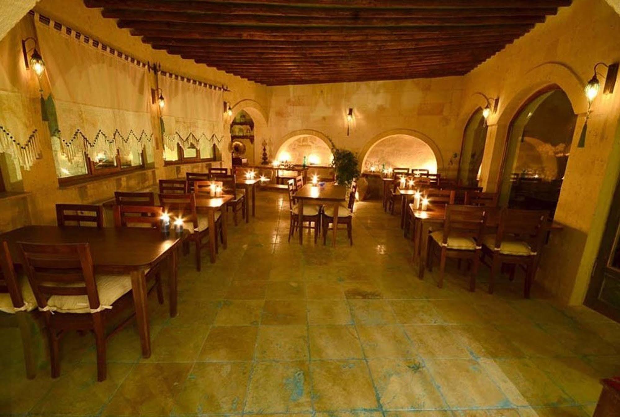 Blue Valley Cave Hotel Юргюп Екстериор снимка